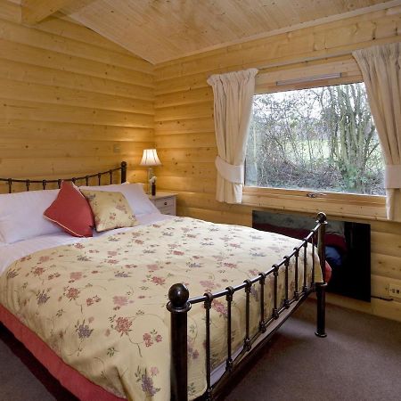 Cherbridge Lodges - Riverside Lodges, Short Lets Oxford Exterior foto